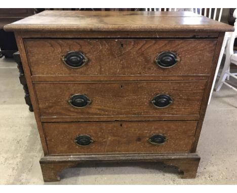 Vintage oak 3 drawer chest of drawers.  Measures approx 66cm x 43cm x 74cm tall.