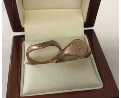 2 vintage 9ct rose gold rings. One is a signet ring with the initials EG engraved and the other a wishbone ring. Total weight