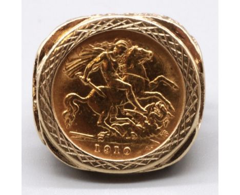 Edw.VII 1910 half sovereign set in yellow metal ornate ring mount, hallmarks not visible, size L1/2, 11.6g 
