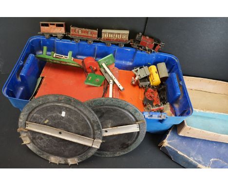 Quantity of Hornby O gauge model railway to include 0-4-0 LMS locomotive in maroon with key, 8 x items of rolling stock, vari