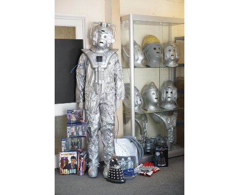 Doctor Who - Collection of Doctor Who scale size items to include full custom made Earthshock Cyberman, with helmet, standing