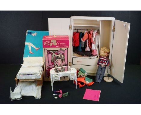 Sindy - Collection of original Pedigree Sindy to include 2 x dolls (1 x on stand, no marks to neck or back, unbranded wardrob