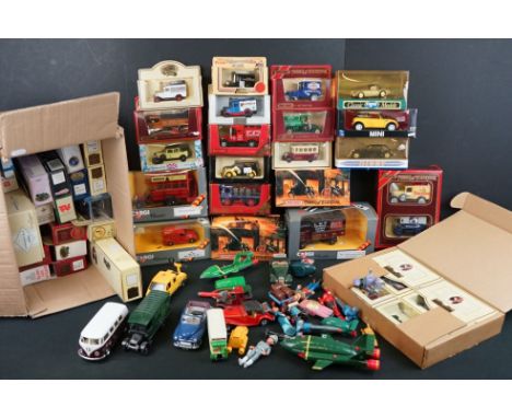 45 boxed diecast models to include Lledo (Days Gone, Promotional, Vanguards, etc), Matchbox (Models of Yesteryear, Fire Engin