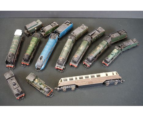 10 OO gauge locomotives to include Hornby Nunney Castle, Lima King George V, Horny Manner, Hornby Britannia, Bachmann 0-6-0 5