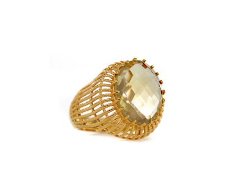 YELLOW TOPAZ RING, set with a faceted yellow topaz, silver gold plated, size N