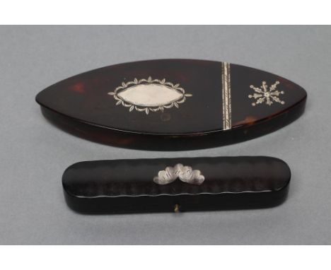 A GEORGIAN TORTOISESHELL PATCH BOX of navette form, the flat hinged cover with silver pique work vacant panel, opening to rev