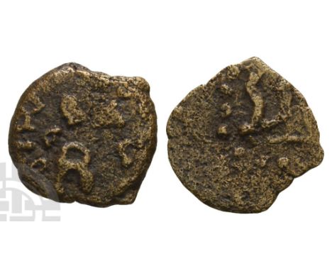 Judaea, Herod I AE Prutah.. 40-4 BCE. Small diadem; inscription around / Tripod table within dotted circle. Hendin 6214; TJC 