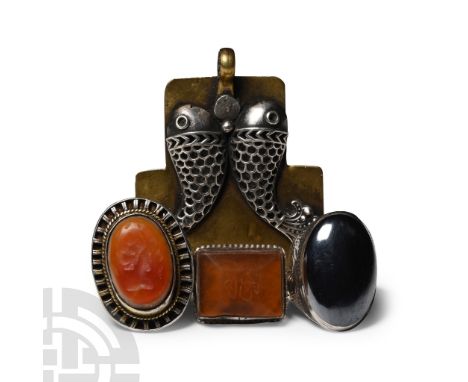 20th century A.D. Mixed group of silver-coloured metal finger rings with inset agate and other cabochons, some with intaglio 