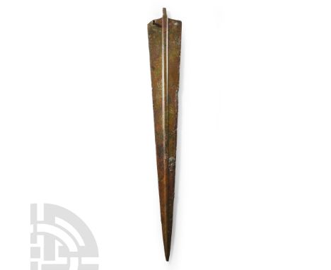 14th-10th century B.C. With broad shoulders and square-section mid-rib running to the tip; short tang; each shoulder with fas