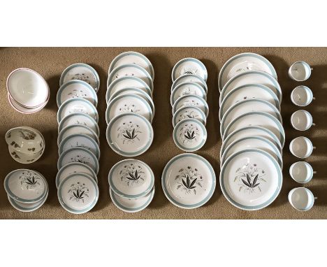 A collection of Alfred Meakin 'Hedgerow' pattern china to include eight dinner plates 25.5cm, one breakfast plate 23cm, six s