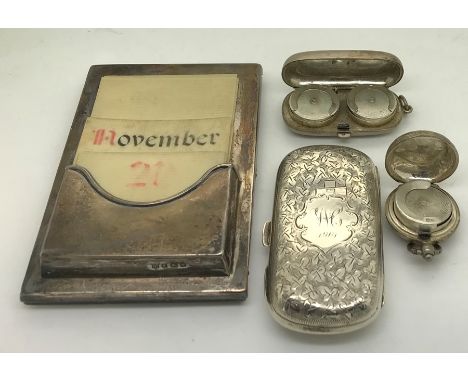 Silver including desk calendar, Birmingham 1920. Double sovereign holder Birmingham 1914, maker AL Dennison. Sovereign holder