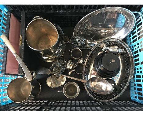 A boxed lot of plated ware including, bottle holder cake knives, cups, snuff box and napkin rings etc.