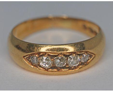 A hallmarked 18ct gold five stone diamond ring, gross wt. 4.5g, size N.  