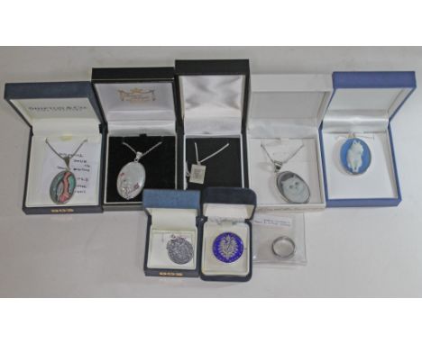 A quantity of mainly jewellery comprising two cat cameo pendants on chains, a Penny Black pendant on chain, a Danish silk pen