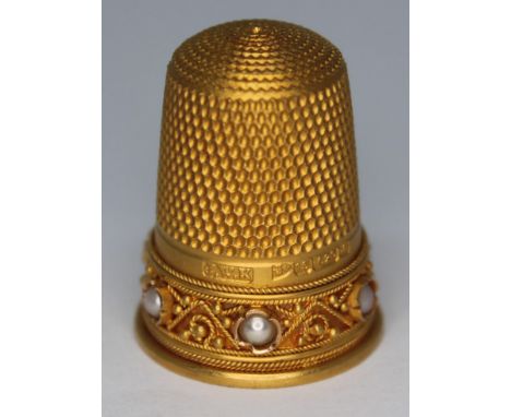 An Edwardian 15ct gold thimble set with split pearls, Kirwan &amp; Co, Chester 1901, gross wt. 7.34g, with original Mappin Br