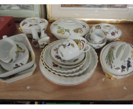 A collection of Royal Worcester ' Evesham' table ware