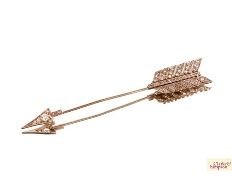 An 18ct white gold and diamond set scarf or cloak pin in the form of an arrow, 6gms
