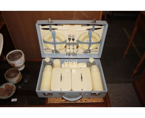 An Army &amp; Navy picnic set