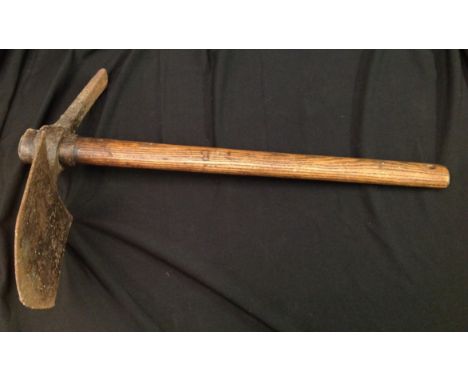WW1 British Army 1908 Pattern Entrenching Tool. Maker marked and dated "Perks 1915". Complete with helve. 