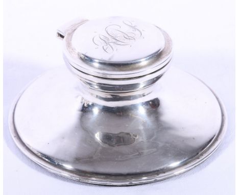 Silver capstan inkwell of typical form, Birmingham 1919 CONDITION REPORT: Bruise to inner rim
hallmarked badly rubbed
Scrtach