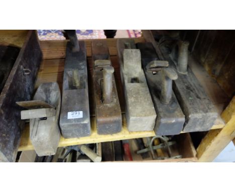 Carpenters Planes incl. 1 floor plane, 3 long jack planes, 1 smaller jack plane & wooden Carpenters Tool Box with contents in