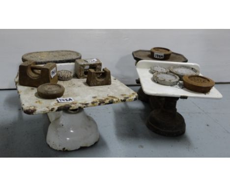 2 shop weighing scales ceramic trays, 1 Salters scales & various metal weights & Salters Spring Balance (5)