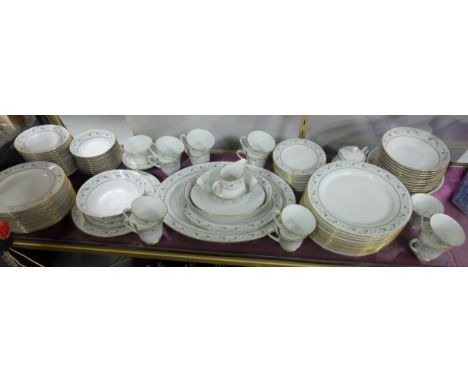 Noritake Japan “Sarah” pattern dinner service and tea set, 100 pieces approx 