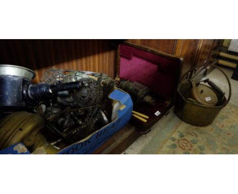 Box of brassware – lamp parts etc, 3 damaged carriage lamps, brass fender, 2 brass pots & ceiling lamp frame with white shade
