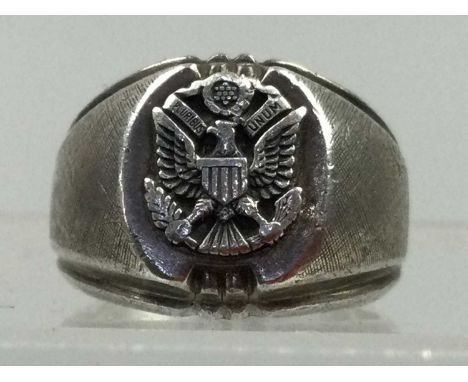 UNITED STATES ARMY WWII SIGNET RING,cast with an American eagle and inscribed 'E Pluribus unum' and inscribed to the interior