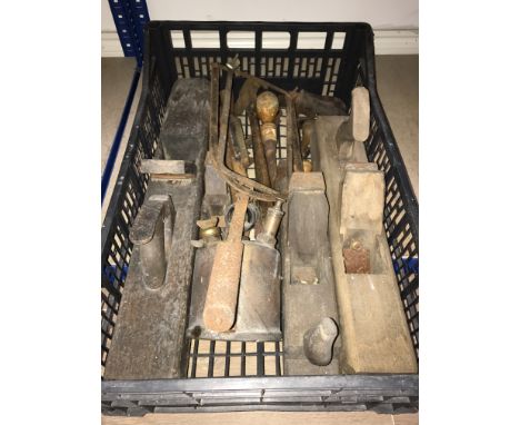 PLASTIC TRAY OF TOOLS - WOOD PLANES ECT