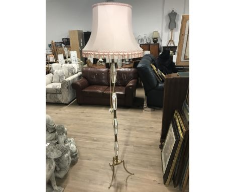 FLOOR STANDING LAMP WITH 3 LEG BRASS FEET