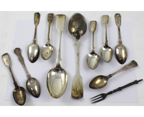 A pair of Victorian fiddle pattern basting spoons and a set of six fiddle pattern teaspoons, dated London 1843 and marked HH,