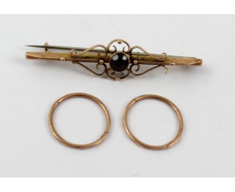 An Edwardian 9ct gold bar brooch with central filigree decoration and red coloured stone and a pair of 9ct gold sleepers, app