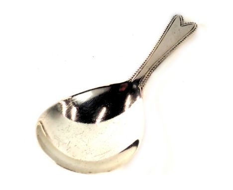 A Victorian silver caddy spoon, with pierced v shaped top, and bead work border, hallmarks rubbed, 0.28oz. 