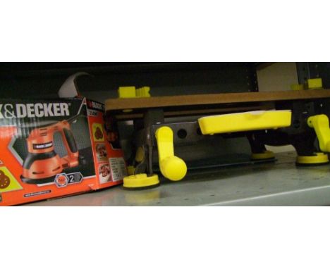 A Black and Decker 260W sander: together with a small table top work bench/vice (2). 