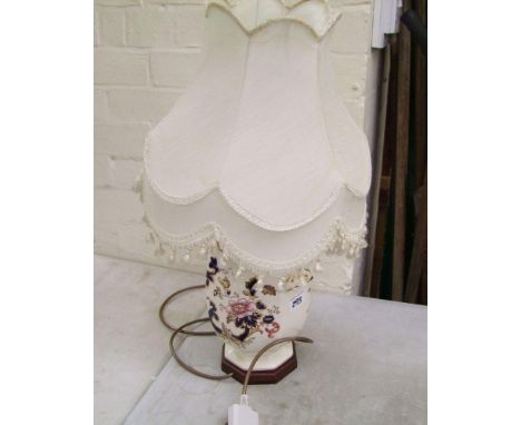 A Mason's large Blue Mandalay pattern table lamp. 