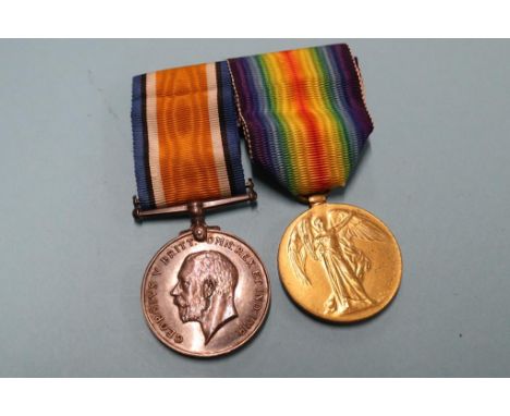 A World War I pair of medals to PTE J. Perry Boro R