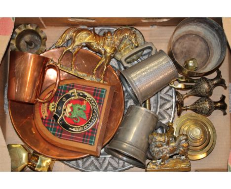 A quantity of metalware to include copper &amp; pewter tankards, brass Pekinese door knocker, weights, trench art items etc  
