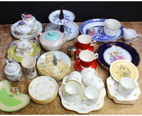 A quantity of ceramics to include mid-20th century floral decorated teaware, two Carlton ware red cups and saucers, a c1930s 