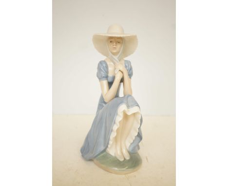 Large Nao figure of a seated lady Height 30 cm 
