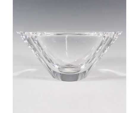 Beautiful clear crystal bowl, in an oval shape featuring the Marin pattern. Orrefors engraved signature. Artist: Jan Johansso