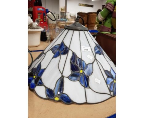 LOVELY TIFFANY STYLE LIGHT SHADE
