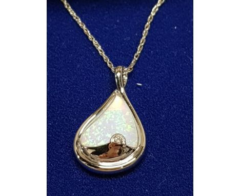 SILVER OPAL AND DIAMOND MEMORY PENDANT ON CHAIN GROSS WEIGHT 7G