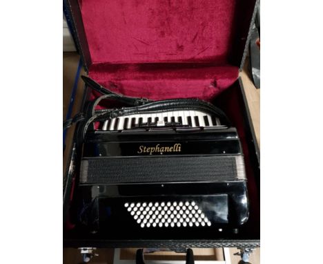 STEPHANELLI ACCORDION WITH CARRYING STRAPS AND ORIGINAL CARRY CASE