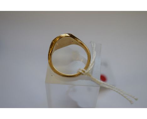 A gentleman's 9ct gold signet ring, 9.7g. Condition Report: Good condition with light scratching overall.  British hallmarks 