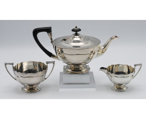 A George V three piece Walker &amp; Hall silver tea service approx. 23.20oz