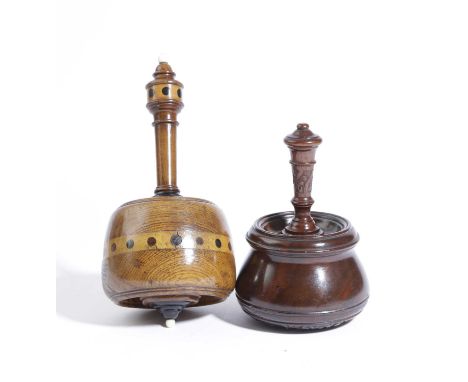 λA VICTORIAN TREEN OAK CEREMONIAL MASON'S MALLETLATE 19TH CENTURYdecorated with a boxwood band with specimen wood dot inlay t