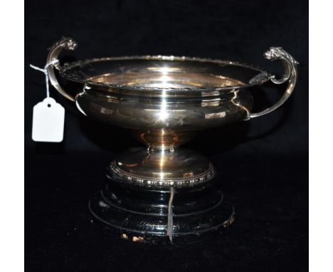 A SILVER PEDESTAL BOWL WITH WOODEN STAND  the bowl with two mythical beast carry handles, patterned rim and base edge, hallma