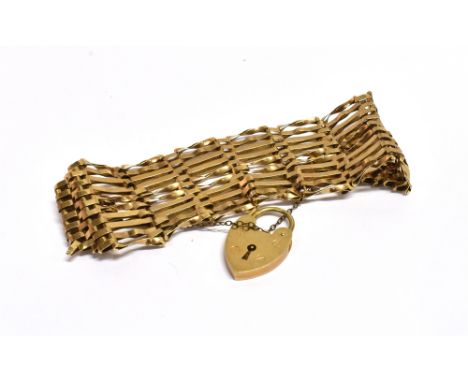 A 9CT GOLD HEART PADLOCK GATE BRACELET  width 3.2cm, length 18cm, weight 21.7g Condition: heart padlock opens and closes secu