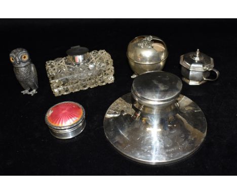 A MISCELLANEOUS COLLECTION OF SILVER, METAL AND GLASS  comprising of a silver inkwell (weighted), silver posy cup, a silver l